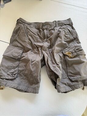 GAP Khakis Men's Cargo Shorts in Grey/Brown - Classic Utility Style